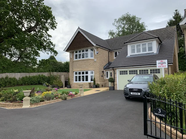 Detached stone-faced house in the wider Macclesfield area