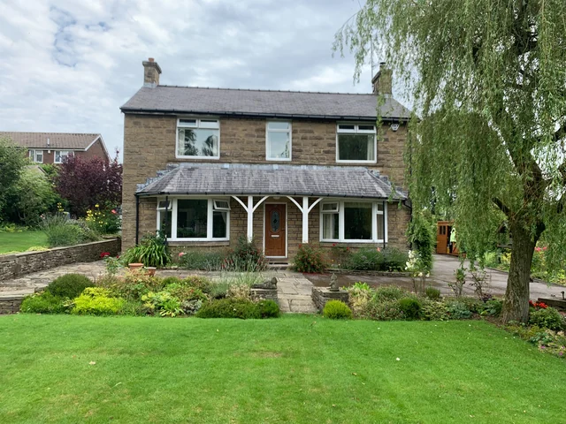 Stone house overlooking a garden in Whaley Bridge